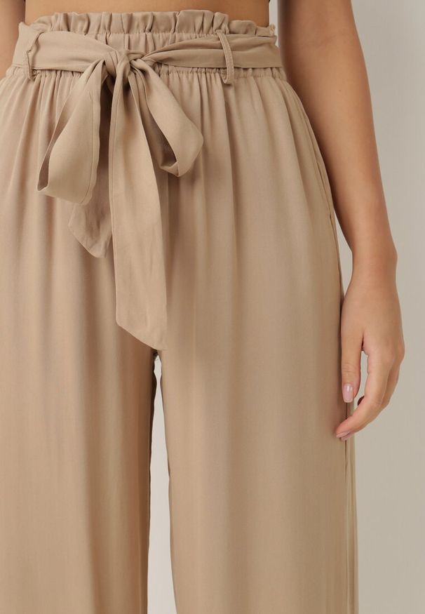 Born2be - Beżowe Spodnie Szerokie Pheriko. Kolor: beżowy. Materiał: tkanina, guma, materiał, wiskoza. Długość: długie. Sezon: lato