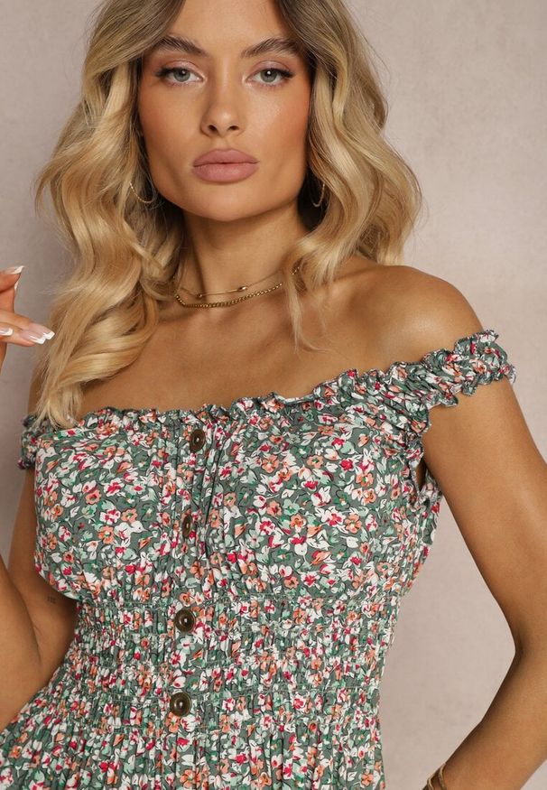 Renee - Zielono-Różowa Taliowana Sukienka Bawełniana o Rozkloszowanym Kroju z Gumką w Pasie Nelyssa. Okazja: na co dzień, na randkę. Typ kołnierza: dekolt hiszpanka. Kolor: zielony. Materiał: bawełna. Długość rękawa: na ramiączkach. Sezon: lato. Styl: casual, boho