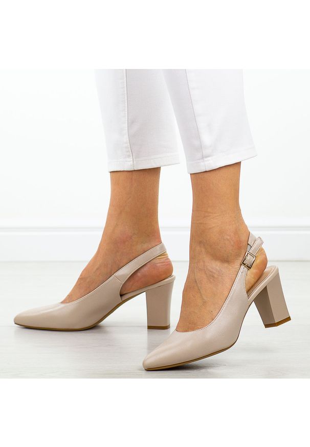 Cieliste czółenka damskie na słupku z odkrytą pietą Sergio Leone Sk162. Okazja: na co dzień. Materiał: skóra. Szerokość cholewki: normalna. Sezon: wiosna, lato. Obcas: na słupku. Styl: elegancki, casual, wizytowy