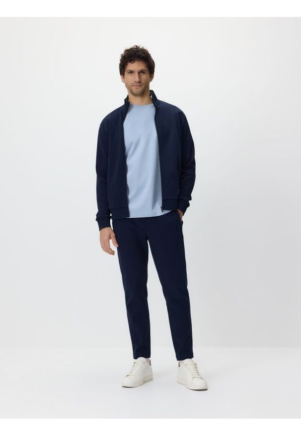 Reserved - Spodnie dresowe slim - granatowy. Kolor: niebieski. Materiał: dresówka