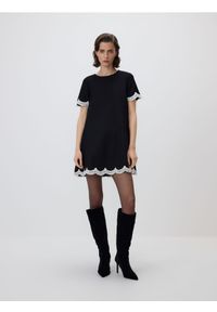 Reserved - Sukienka mini z koronkowym wykończeniem - czarny. Kolor: czarny. Materiał: koronka. Typ sukienki: proste. Długość: mini #1