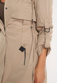 Born2be - Beżowa Kurtka Parka z Kapturem Ściągana Troczkami z Regulowanymi Rękawami Terilles. Okazja: na co dzień. Typ kołnierza: kaptur. Kolor: beżowy. Materiał: jeans. Styl: casual, elegancki #5