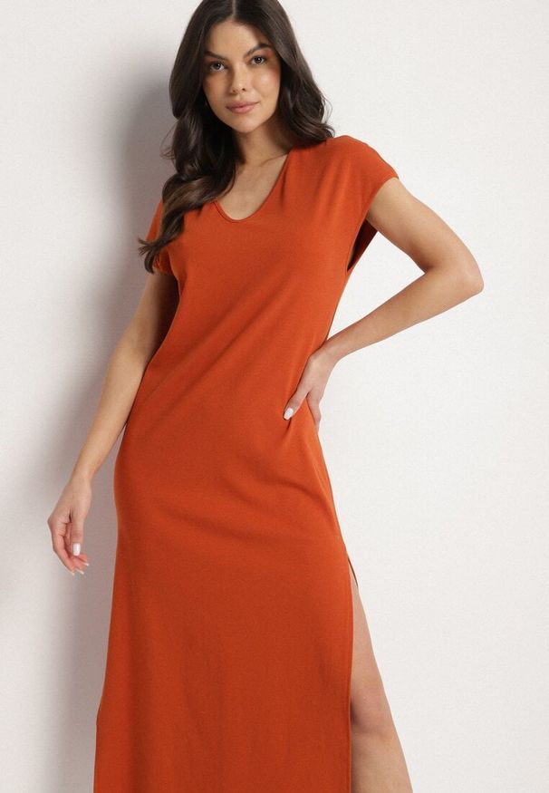 Born2be - Pomarańczowa Bawełniana Sukienka Pudełkowa z Trójkątnym Dekoltem z Rozcięciem Natrisenia. Okazja: na spotkanie biznesowe, na co dzień. Kolor: pomarańczowy. Materiał: bawełna. Styl: casual, biznesowy