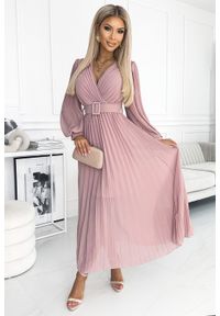 Numoco - Różowa Długa Sukienka Plisowana z Paskiem. Kolor: różowy. Materiał: poliester, elastan. Długość: maxi