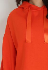 Born2be - Pomarańczowa Bluza Oversize z Kapturem Kulsum. Typ kołnierza: kaptur. Kolor: pomarańczowy. Materiał: bawełna, tkanina. Długość: długie. Wzór: jednolity, gładki