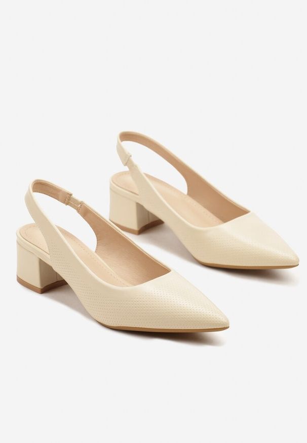 Born2be - Beżowe Sandały Slingback Vices na Słupku Zdobione Perforacją Telanisia. Okazja: na co dzień. Nosek buta: szpiczasty. Kolor: beżowy. Materiał: jeans. Wzór: aplikacja. Obcas: na słupku. Styl: elegancki, casual
