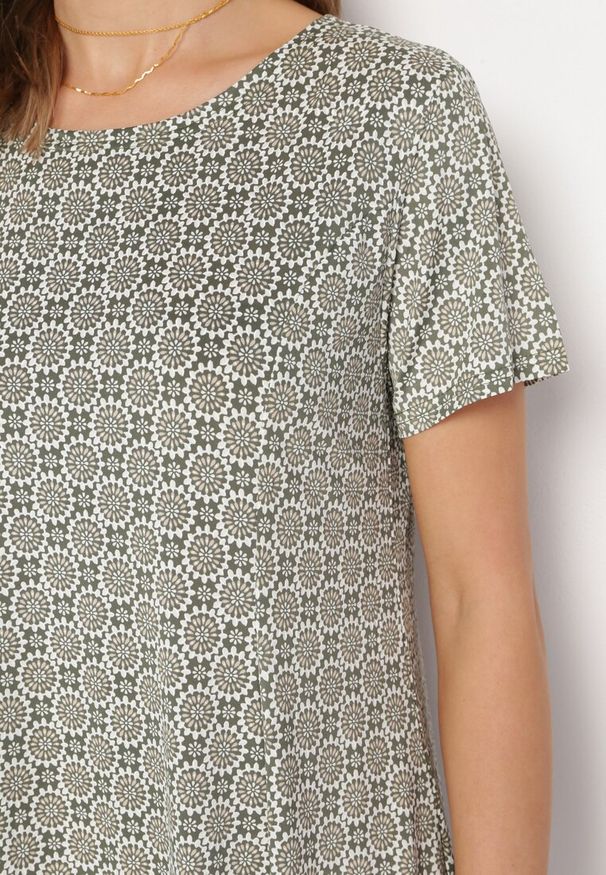 Born2be - Zielona Wiskozowa Sukienka w Mozaikowy Wzór o Rozkloszowanym Kroju Faellina. Kolor: zielony. Materiał: wiskoza. Sezon: lato