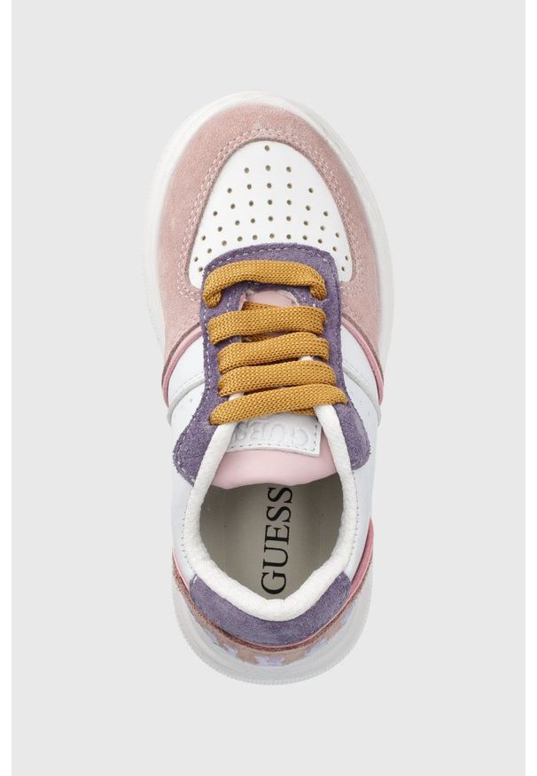 Guess buty kolor biały. Nosek buta: okrągły. Zapięcie: sznurówki. Kolor: biały. Materiał: guma. Obcas: na platformie