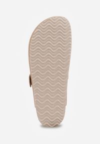 Born2be - Beżowe Zamszowe Klapki w Stylu Chodaków Ozdobione Klamrą Irinania. Okazja: na co dzień. Kolor: beżowy. Materiał: zamsz. Wzór: aplikacja. Styl: casual #8