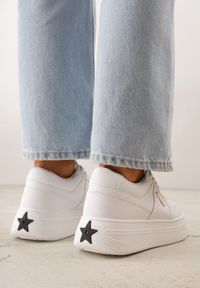 Renee - Białe Sneakersy Basic VICES na Platformie z Trójkątnym Zdobieniem Mellinata. Kolor: biały. Materiał: koronka. Wzór: aplikacja. Obcas: na platformie #2