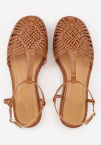 Renee - Brązowe Sandały VICES z Przeplatanymi Paskami i Zakrytym Noskiem Usinlisa. Okazja: na co dzień. Zapięcie: pasek. Kolor: brązowy. Wzór: paski. Styl: boho, casual, elegancki #8