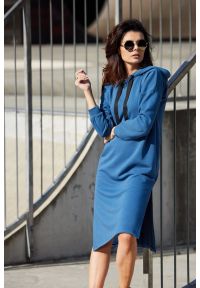 Infinite You - Bluzowa sukienka z kapturem bawełna premium niebieska. Typ kołnierza: kaptur. Kolor: niebieski. Materiał: bawełna. Długość: maxi #5