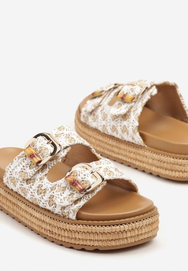 Renee - Białe Plecione Klapki na Grubej Podeszwie ze Sprzączkami Sonisea. Okazja: na co dzień. Kolor: biały. Materiał: jeans. Styl: elegancki, casual