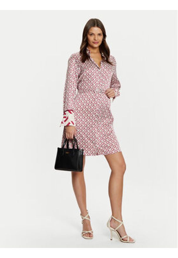 Guess Sukienka koszulowa W5RK40 WF1T2 Różowy Regular Fit. Kolor: różowy. Materiał: syntetyk. Typ sukienki: koszulowe