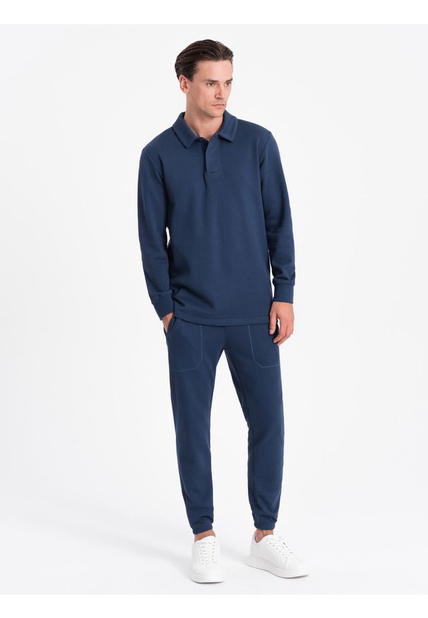 Ombre Clothing - Komplet męski dresowy bluza z kołnierzem polo + spodnie - granatowy V5. Typ kołnierza: polo. Kolor: niebieski. Materiał: dresówka
