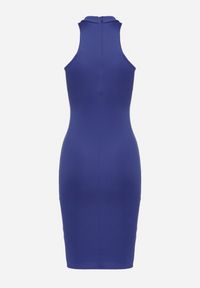 Born2be - Niebieska Dopasowana Sukienka Bez Rękawów z Wycięciem przy Dekolcie Galoriena. Okazja: na co dzień. Kolor: niebieski. Długość rękawa: bez rękawów. Typ sukienki: proste. Styl: casual, elegancki #2