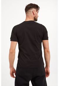 EA7 Emporio Armani - T-shirt EA7 EMPORIO ARMANI. Materiał: guma. Długość rękawa: krótki rękaw. Długość: krótkie. Wzór: aplikacja
