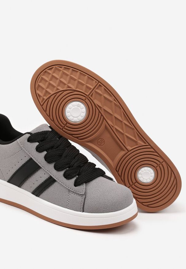 Renee - Szare Sneakersy na Niskiej Platformie z Naszywkami Flordexia. Okazja: na co dzień. Kolor: szary. Materiał: jeans. Wzór: aplikacja. Obcas: na platformie