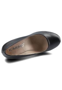 Czarne Czółenka Karino Damskie Półbuty Na Koturnie. Okazja: na co dzień, na spotkanie biznesowe. Kolor: czarny. Materiał: skóra. Obcas: na koturnie. Styl: casual, elegancki, biznesowy