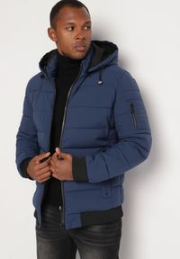 Born2be - Granatowa Pikowana Kurtka z Odpinanym Kapturem i Kieszeniami Savantria. Okazja: na co dzień. Kolor: niebieski. Materiał: jeans. Długość rękawa: długi rękaw. Długość: długie. Styl: casual, elegancki #4