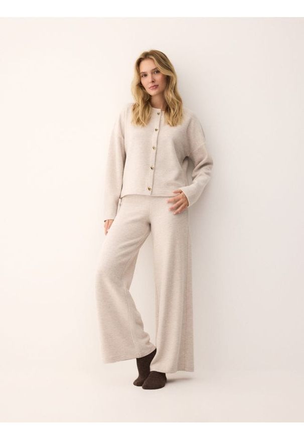 Reserved - Szerokie spodnie - beżowy. Kolor: beżowy. Materiał: dzianina, bawełna