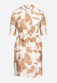 Born2be - Beżowa Sukienka z Wiskozą w Abstrakcyjny Wzór z Wiązanym Paskiem Ilanilia. Okazja: na co dzień. Typ kołnierza: dekolt w kształcie V. Kolekcja: plus size. Kolor: beżowy. Typ sukienki: dla puszystych. Materiał: wiskoza. Długość rękawa: krótki rękaw. Sezon: wiosna, lato. Styl: casual, elegancki #6