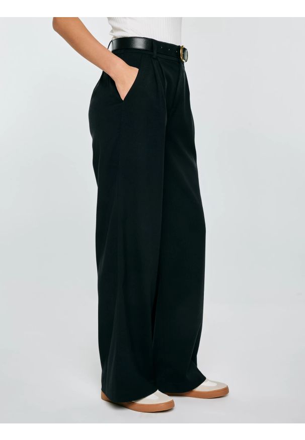 Big-Star - Spodnie damskie wide z dodatkiem wiskozy czarne Alisa 906. Okazja: do pracy. Stan: podwyższony. Kolor: czarny. Materiał: wiskoza. Styl: klasyczny, elegancki