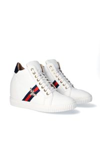 Arturo Vicci - Sneakersy białe z muchą na ukrytej koturnie. Okazja: na co dzień. Kolor: biały. Materiał: skóra. Obcas: na koturnie. Sport: turystyka piesza #5