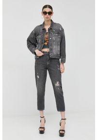 Guess t-shirt damski kolor szary. Kolor: szary. Materiał: materiał, dzianina, prążkowany. Długość rękawa: krótki rękaw. Długość: krótkie. Wzór: nadruk #2