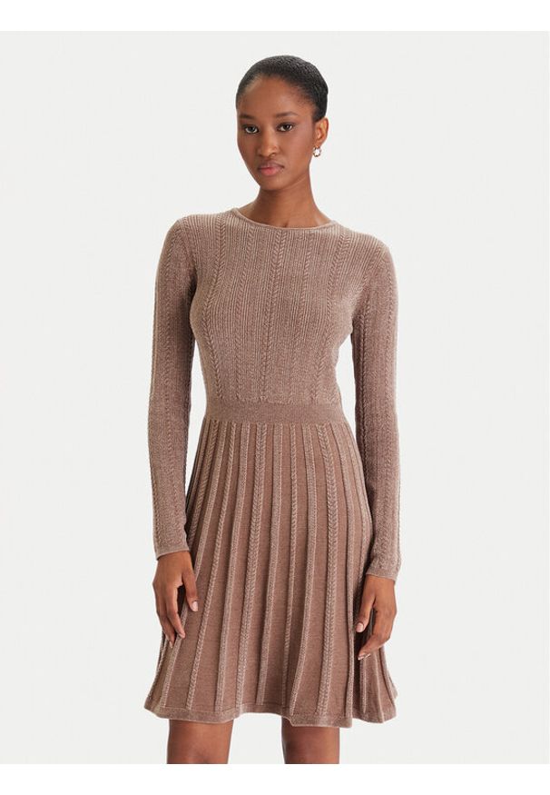 Guess Sukienka dzianinowa W5BK79 Z3902 Beżowy Regular Fit. Kolor: beżowy. Materiał: syntetyk