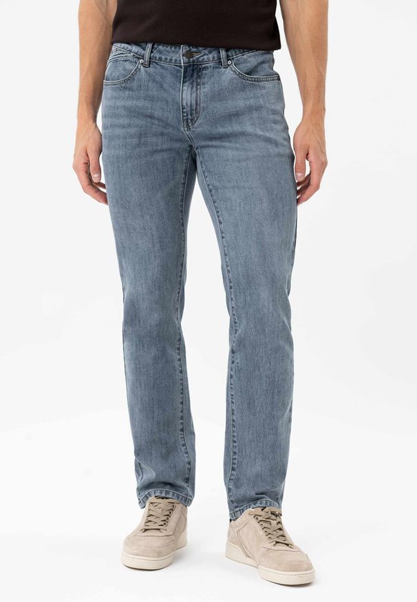 Volcano - Jeansy Regular Fit D-JERRY 62. Okazja: na co dzień. Kolekcja: plus size. Kolor: niebieski. Styl: casual, klasyczny