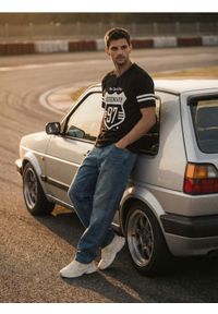 Sinsay - Bawełniana koszulka w stylu akademickim - czarny. Kolor: czarny. Materiał: bawełna #1