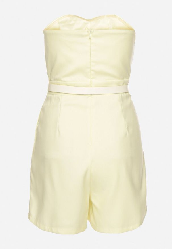 Born2be - Żółty Kombinezon Bez Rękawów Zdobiony Zakładkami i Paskiem z Klamrą Silurea. Okazja: na co dzień. Kolor: żółty. Długość rękawa: bez rękawów. Wzór: aplikacja. Styl: casual, elegancki