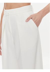 Karl Lagerfeld - KARL LAGERFELD Spodnie materiałowe 240W1006 Biały Relaxed Fit. Kolor: biały. Materiał: syntetyk #5
