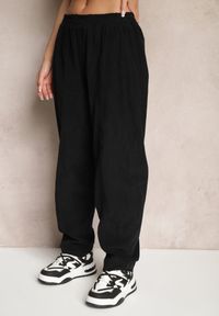 Renee - Czarne Bawełniane Spodnie High Waist w Klasycznym Stylu Arivora. Okazja: na co dzień. Stan: podwyższony. Kolor: czarny. Materiał: bawełna. Styl: klasyczny