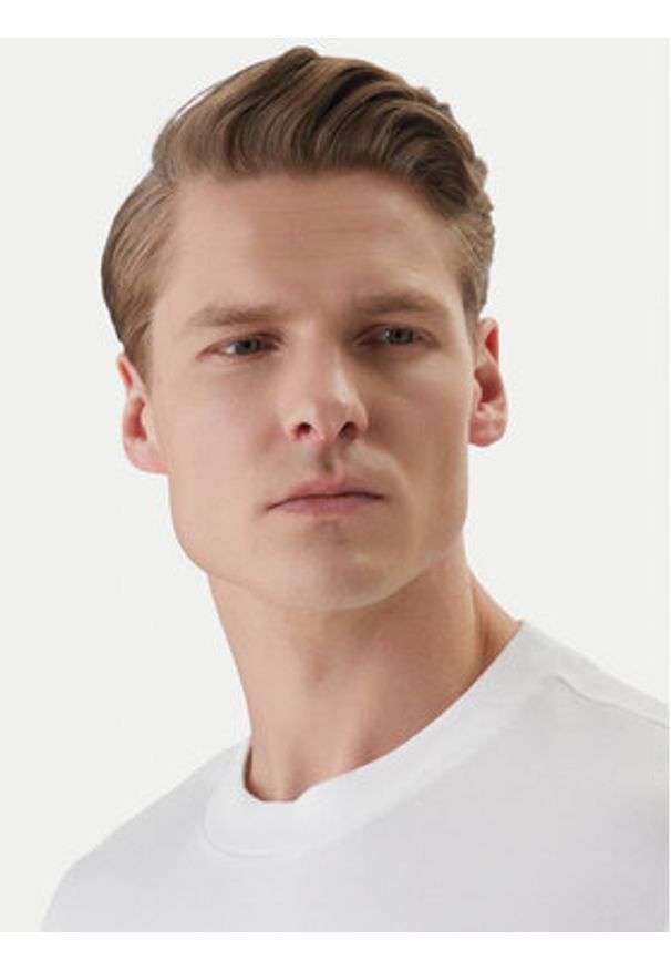 Calvin Klein T-Shirt LV04LF209G Biały Regular Fit. Kolor: biały. Materiał: bawełna