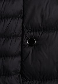 Born2be - Czarna Kurtka Pikowana na Sezon Pzejściowy z Kapturem Zinnitha. Okazja: na co dzień. Typ kołnierza: kaptur. Kolor: czarny. Materiał: nylon, dresówka. Styl: casual #5