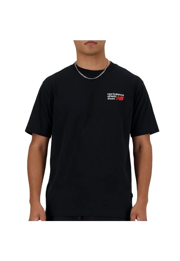 Koszulka męska New Balance MT41908BK - czarna. Kolor: czarny. Materiał: bawełna, dresówka. Długość rękawa: krótki rękaw. Długość: krótkie. Wzór: napisy