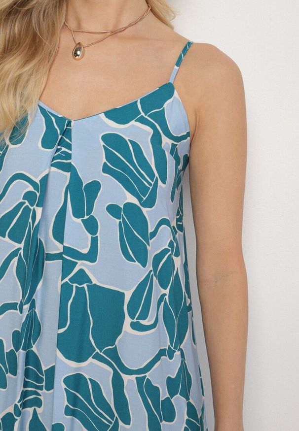 Born2be - Niebieska Rozkloszowana Sukienka na Ramiączkach z Wiskozowej Tkaniny w Kwiaty Sepelvia. Okazja: na co dzień. Typ kołnierza: dekolt w kształcie V. Kolor: niebieski. Materiał: wiskoza, tkanina. Długość rękawa: na ramiączkach. Wzór: kwiaty. Sezon: lato. Styl: elegancki, casual