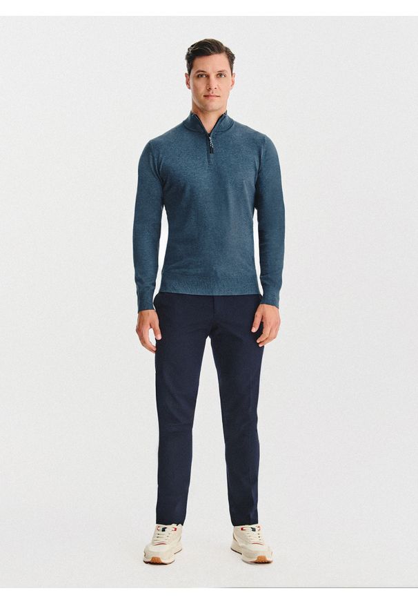 Pako Lorente - PAKO LORENTE – Granatowy sweter z rozpinaną stójką. Okazja: na co dzień. Typ kołnierza: kołnierzyk stójkowy. Kolor: niebieski. Materiał: poliester, wiskoza. Sezon: jesień. Styl: casual
