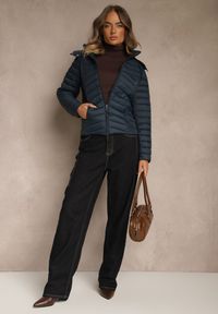 Renee - Granatowa Przejściowa Kurtka z Pikowanymi Przeszyciami i Kapturem Suritte. Okazja: na co dzień, na spacer. Kolor: niebieski. Materiał: jeans, dzianina. Styl: klasyczny, casual #4