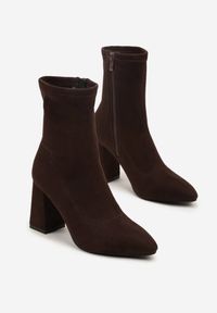 Born2be - Ciemnobrązowe Botki Vices na Słupku z Dopasowaną Cholewką Verille. Okazja: na spotkanie biznesowe, na co dzień. Kolor: brązowy. Materiał: jeans. Szerokość cholewki: normalna. Obcas: na słupku. Styl: biznesowy, casual. Wysokość obcasa: średni #6