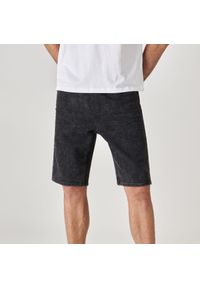 Sinsay - Szorty jeansowe jogger - Czarny. Kolor: czarny. Materiał: jeans
