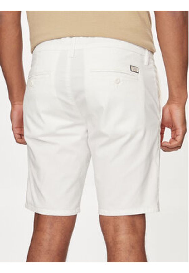 Guess Szorty materiałowe Daniel M4GD05 WG3OA Biały Skinny Fit. Kolor: biały. Materiał: lyocell