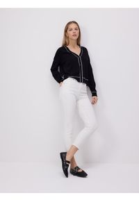 Reserved - Jeansy slim push up - biały. Stan: podwyższony. Kolor: biały #1