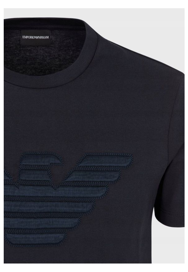 Emporio Armani - EMPORIO ARMANI T-shirt granatowy wyszywane logo. Kolor: niebieski. Materiał: bawełna, prążkowany. Długość rękawa: krótki rękaw. Długość: krótkie