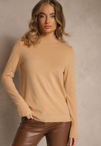 Renee - Ciemnobeżowy Golf o Dopasowanym Kroju Zdobiony Minimalistycznymi Aplikacjami Unissa. Okazja: na spacer. Typ kołnierza: golf. Kolor: beżowy. Materiał: jeans. Wzór: aplikacja. Styl: klasyczny, elegancki #4