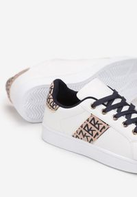 Renee - Biało-Granatowe Sneakersy z Wstawkami Danthe. Kolor: biały. Materiał: jeans #3