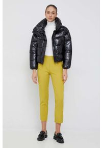 DKNY - Dkny kurtka damska kolor czarny zimowa. Okazja: na co dzień. Kolor: czarny. Wzór: aplikacja. Sezon: zima. Styl: casual #3