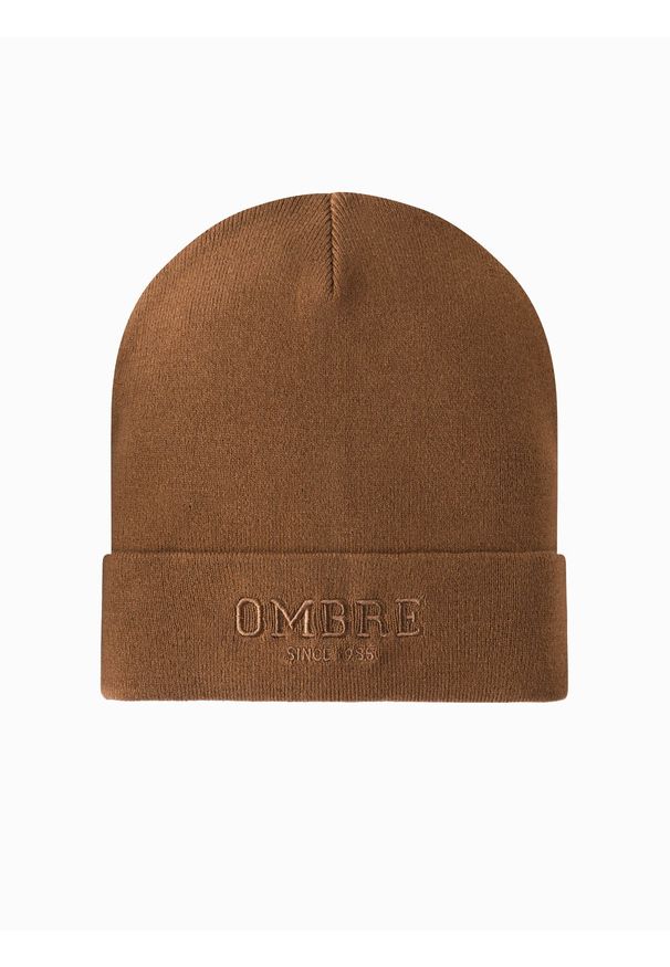 Ombre Clothing - Czapka dzianinowa męska beanie z haftowanym napisem – brązowa V4. Kolor: brązowy. Materiał: dzianina. Wzór: napisy, haft. Styl: elegancki, casual